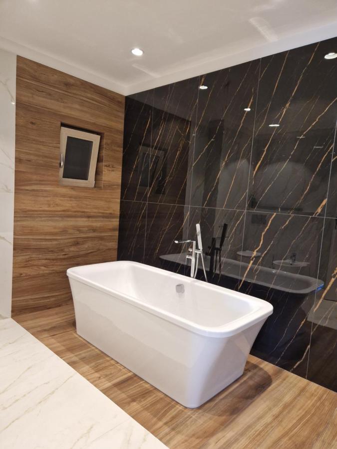 Atlantic Boutique Hotel Targu Mures Luaran gambar